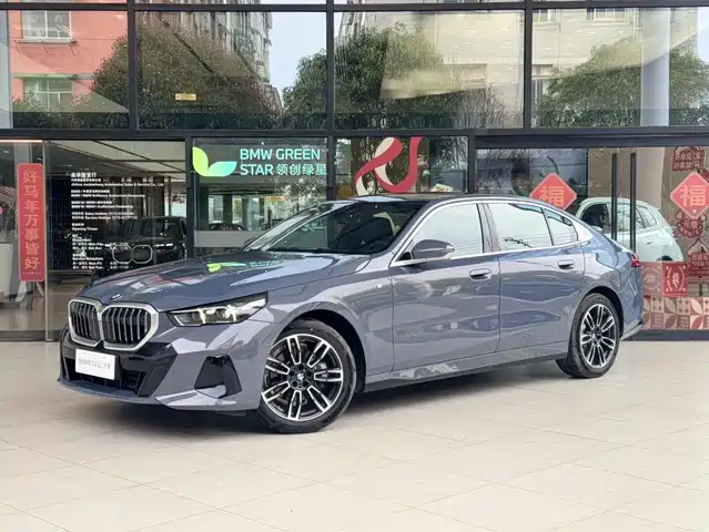 BMW 5 Series 2025 525Li M Sport Package