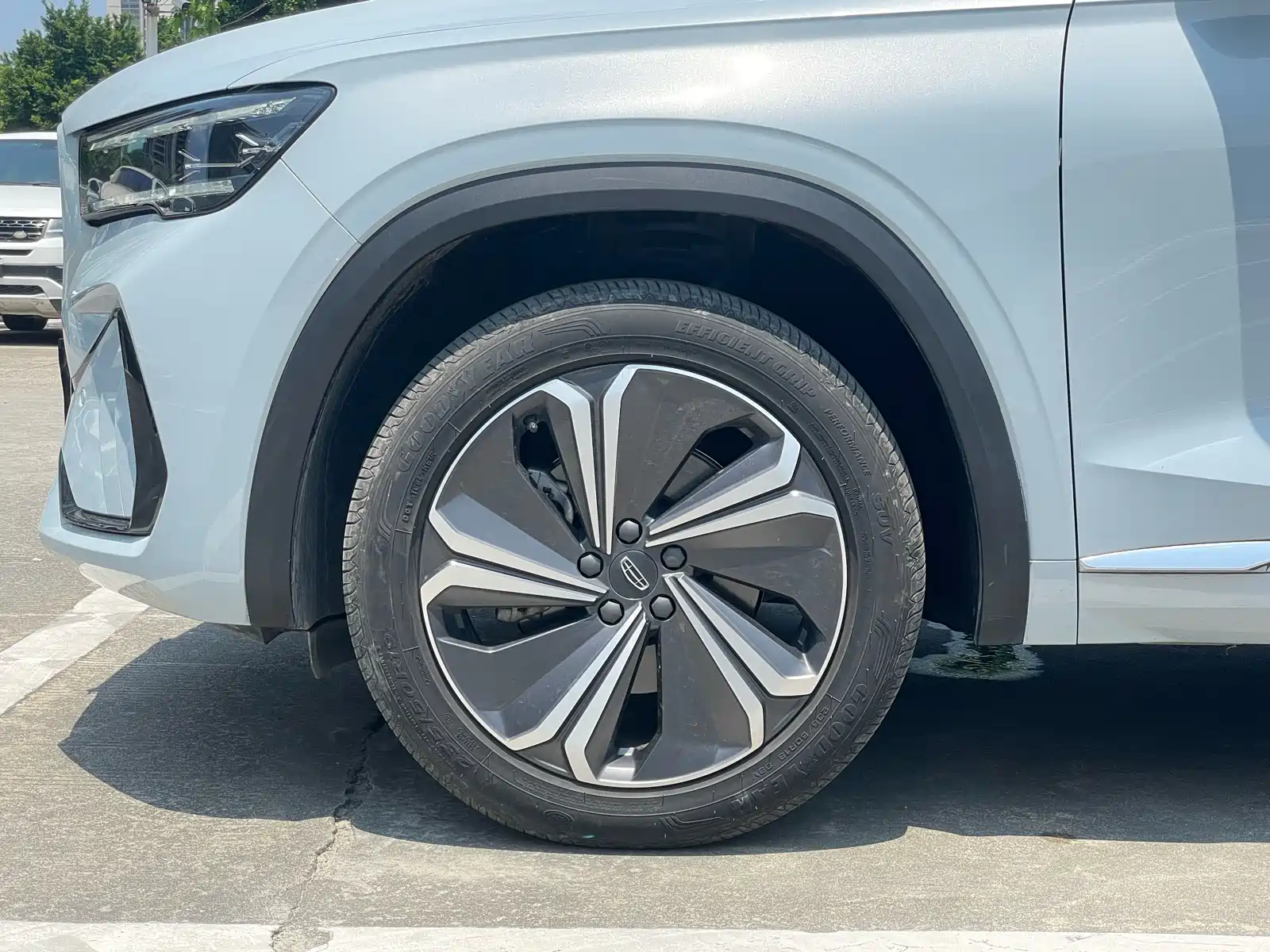 Photo 7 - Geely Monjaro
