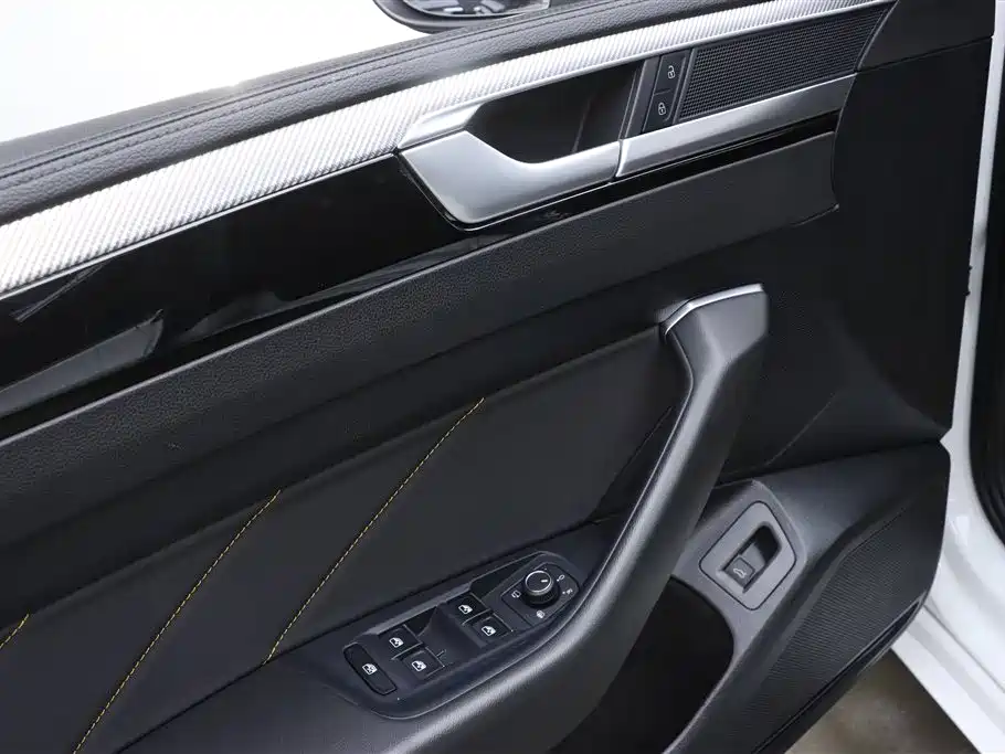 Volkswagen FAW-Volkswagen CC 2021 380TSI Eye-catching Edition фото 15