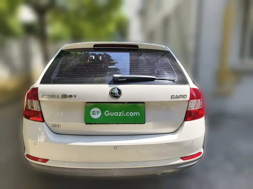 Škoda Skoda Rapid Spaceback 2018 1.6L Manual Comfort фото 25