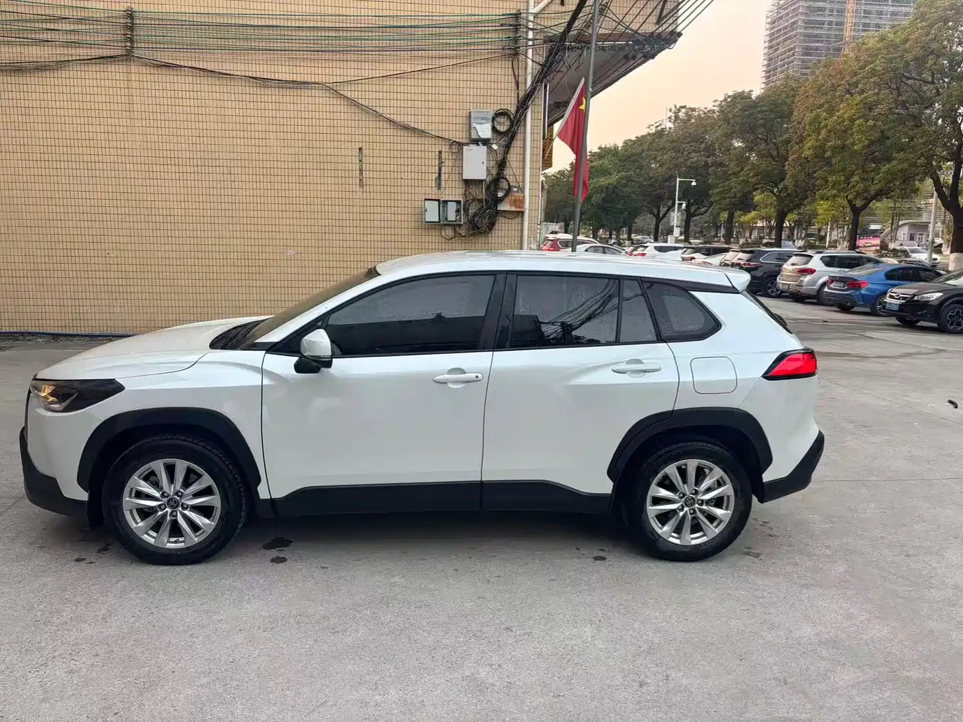 Toyota Corolla Cross 2023 2.0L Pioneer Edition фото 2
