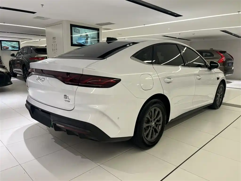 BYD Qin L 2025 DM-i Smart Drive Edition 80KM Leading фото 24