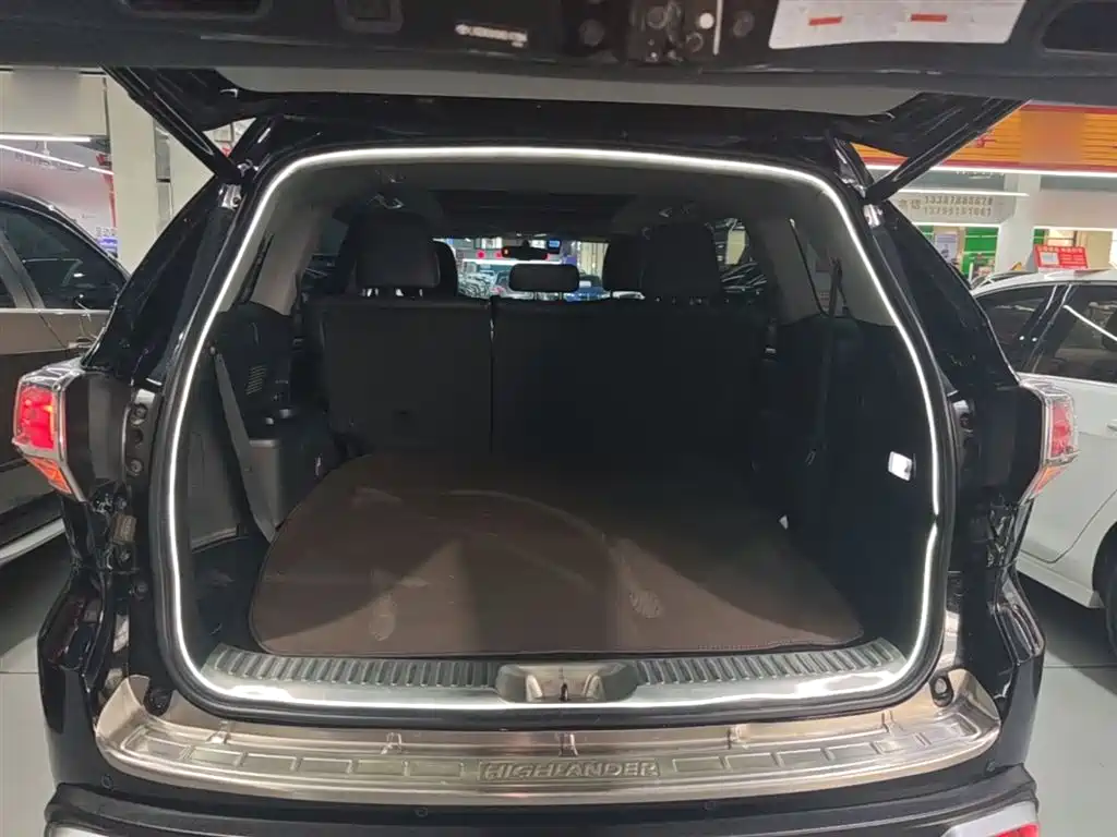 Toyota Highlander 2015 2.0T AWD Ultimate Edition 7-seater фото 19