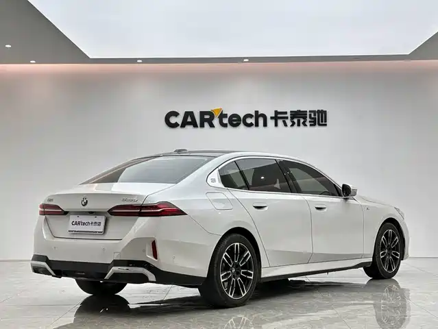 BMW 5 Series 2024 525Li M Sport Package — фото 5