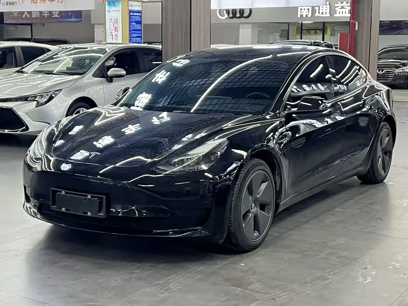 TESLA MODEL 3