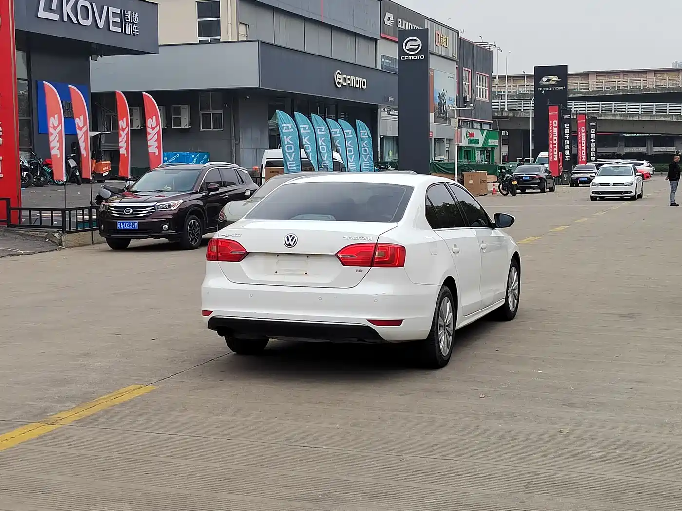 Volkswagen Sagitar 2014 1.4TSI Automatic Luxury фото 9
