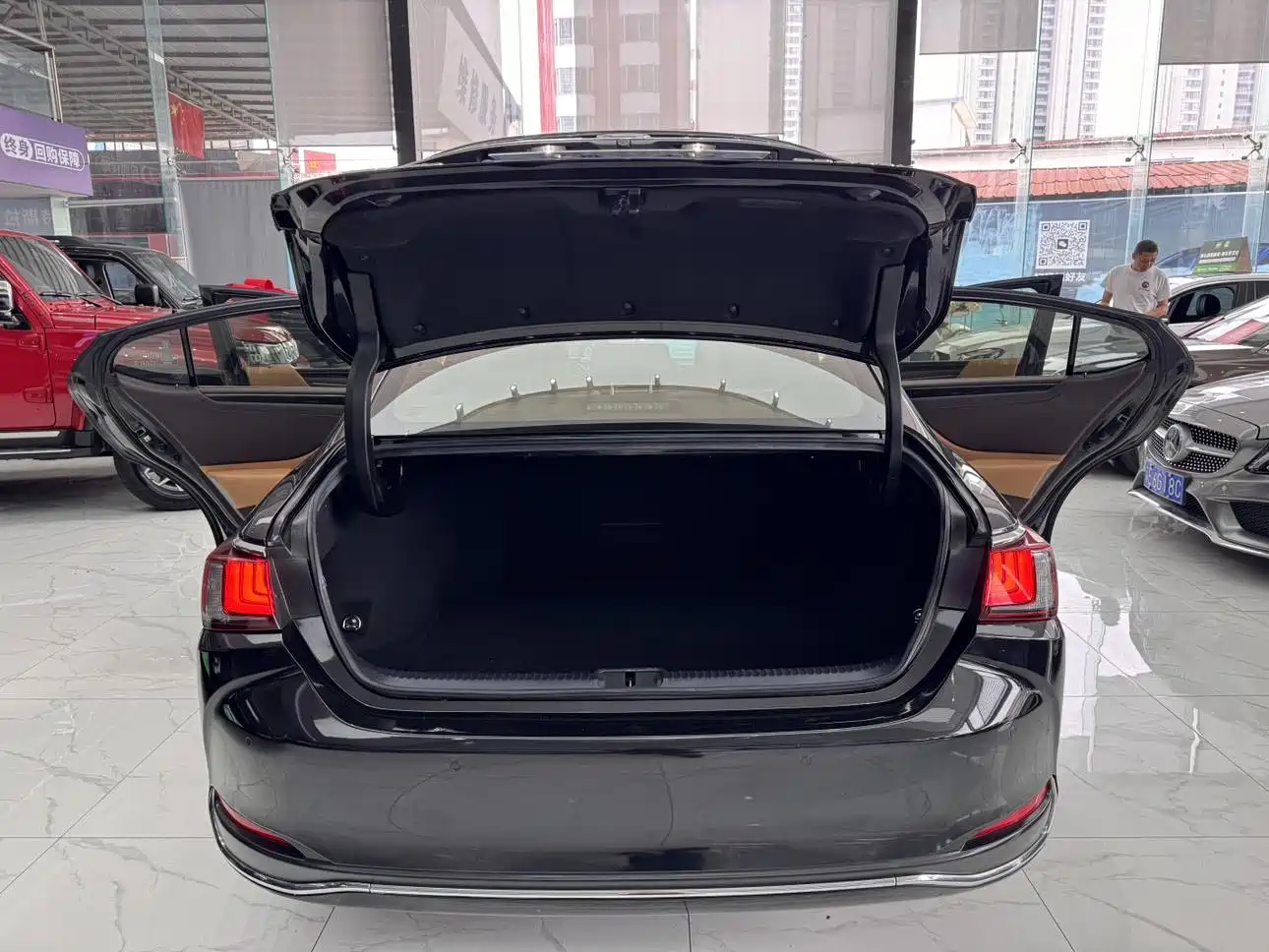 Lexus ES 2018 300h Excellence Edition China V фото 31