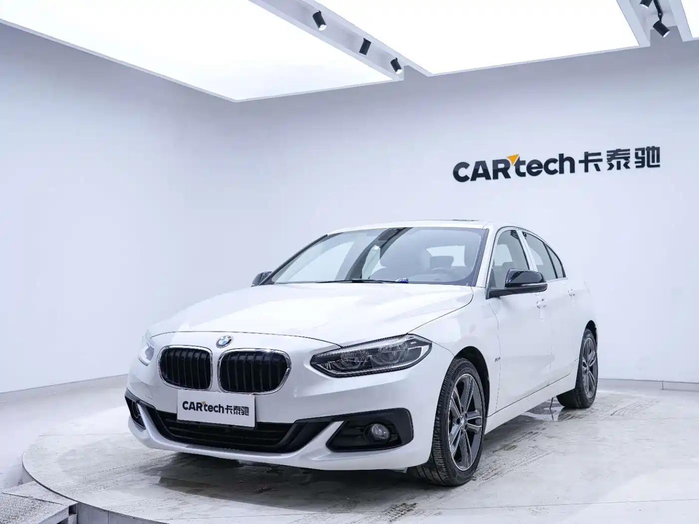 BMW 1 Series 2018 118i Sport Edition фото 6