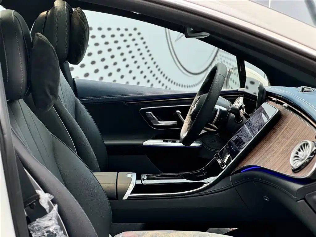 Mercedes-Benz EQE 2025 Model 500 4MATIC Luxury Edition фото 9