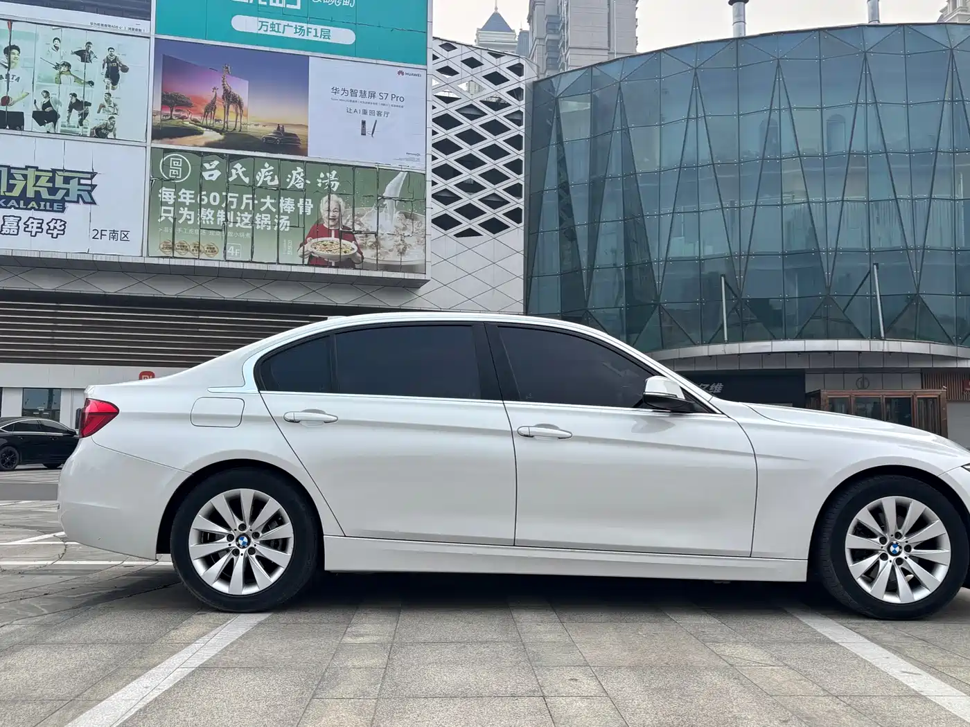BMW 3 Series 2016 328Li Fashion фото 2