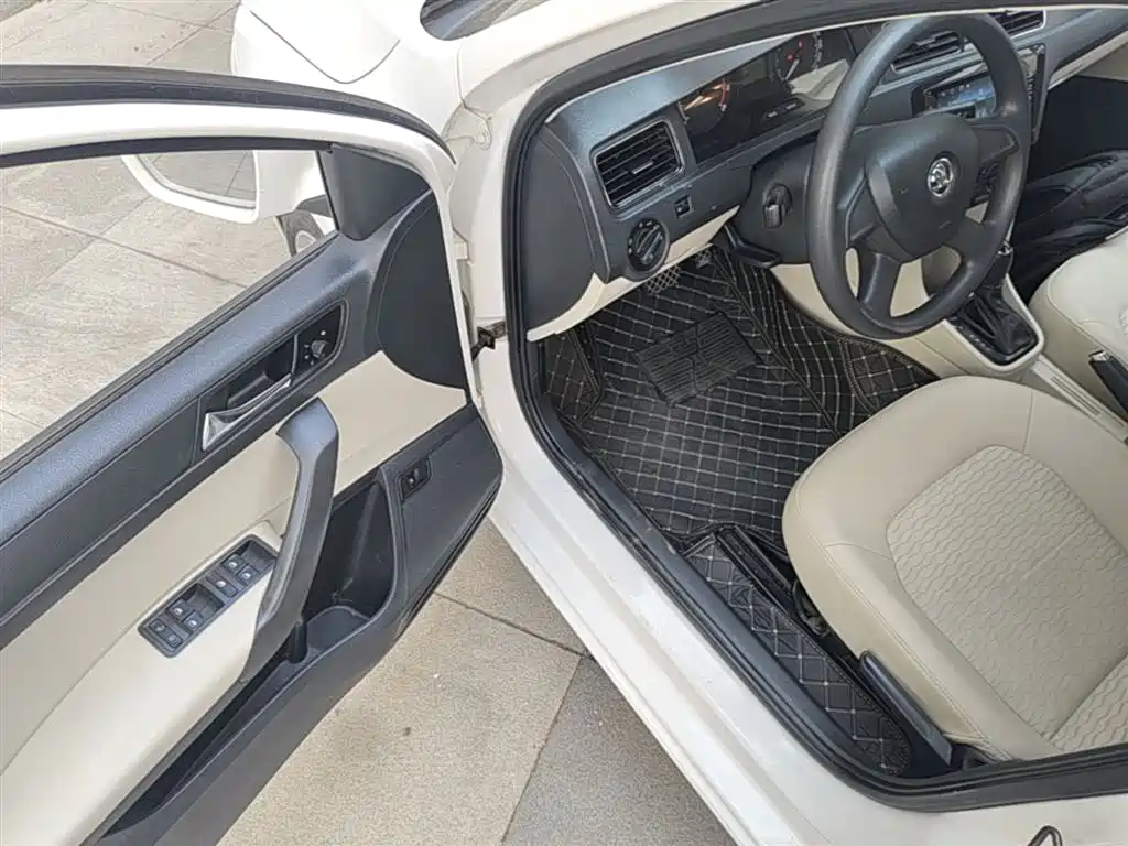 Škoda Rapid 2013 1.6L Automatic Smart Selection фото 12