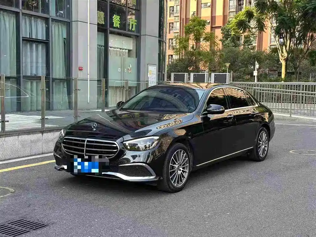 Фото 1 - Mercedes-Benz E-Class