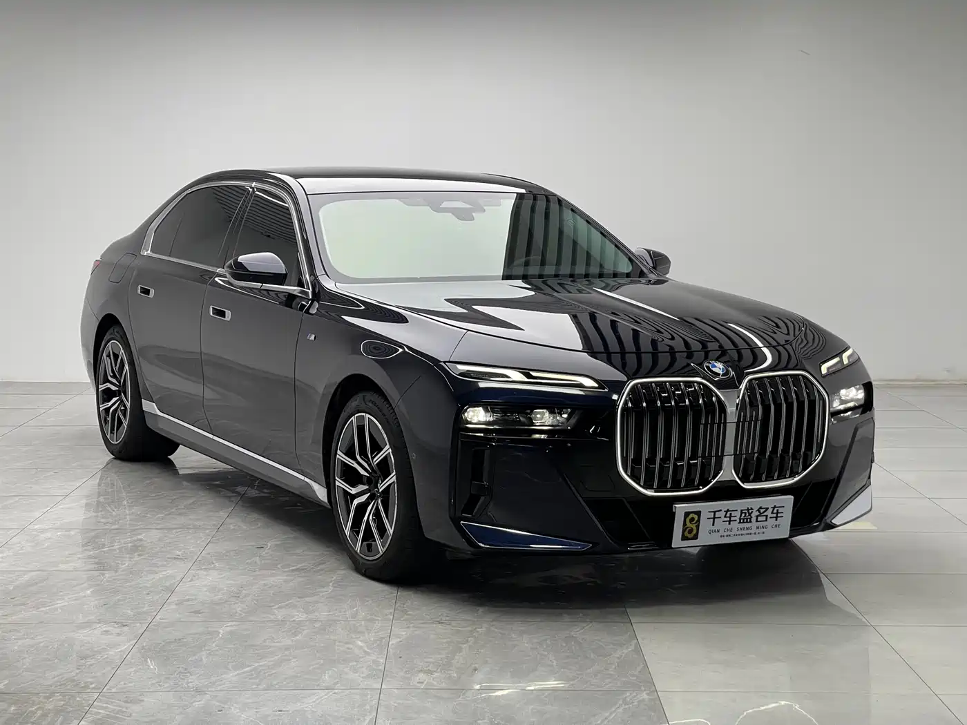 BMW 7 Series 2023 Model 735Li M Sport Package фото 3
