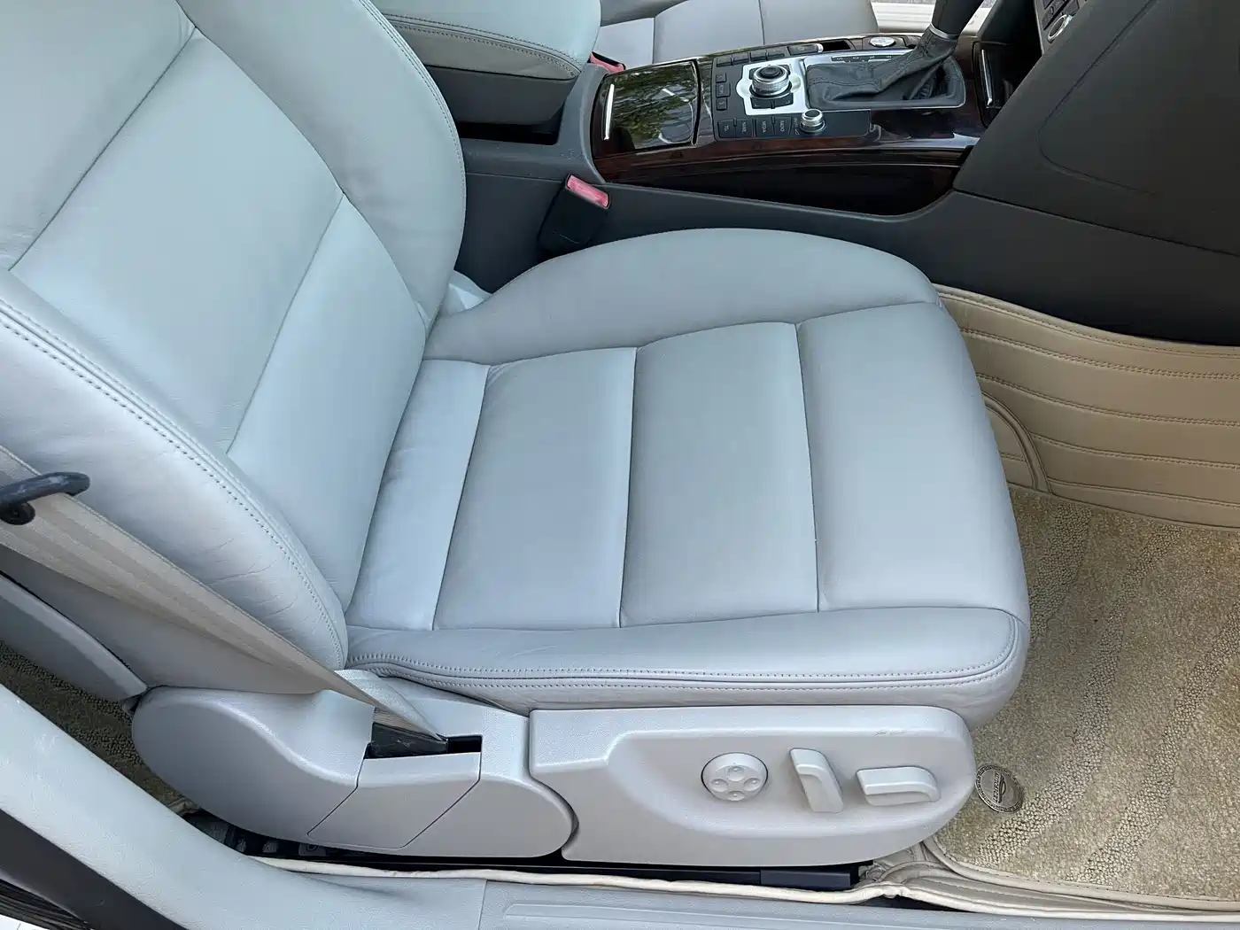 Audi A6L 2010 2.8 FSI Luxury фото 11