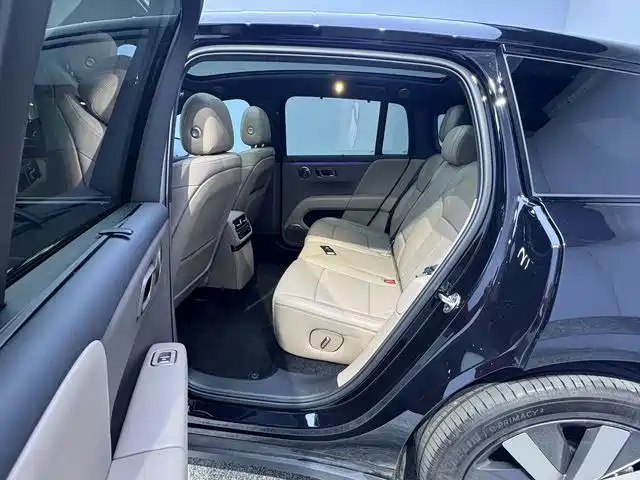 Photo 9 - Li Auto i6