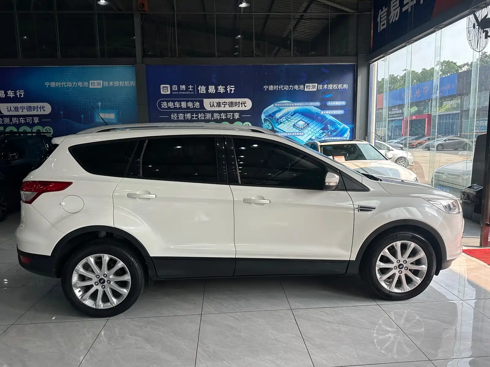 Фото 14 - Ford Kuga
