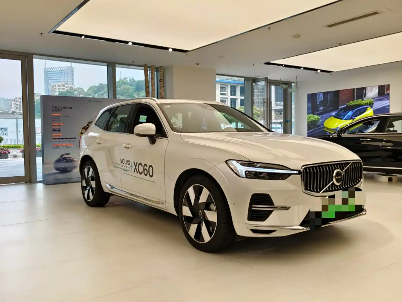 VOLVO XC60 PLUG IN HYBRID