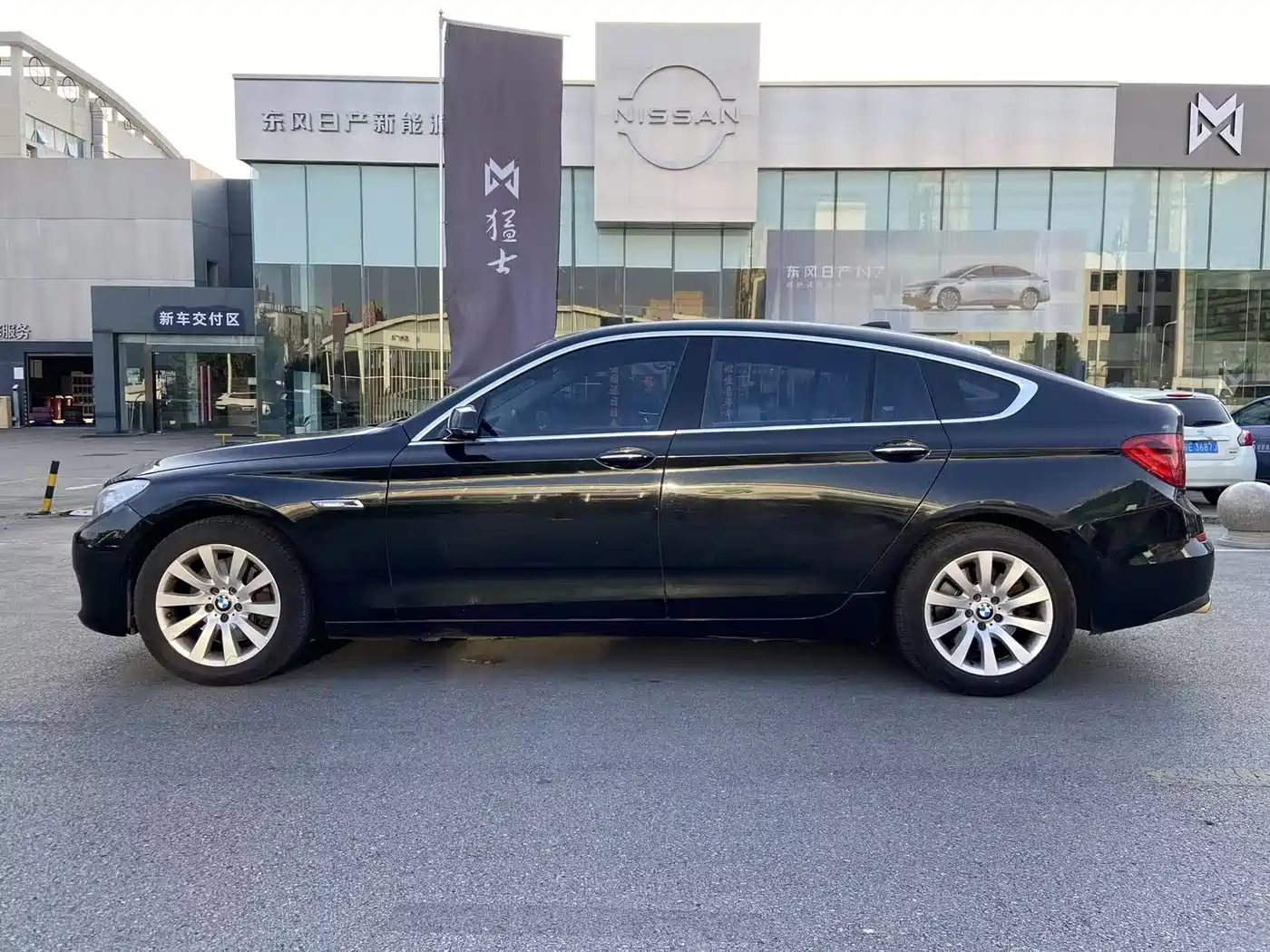 BMW 5 Series GT 2011 535i xDrive Luxury Model фото 5