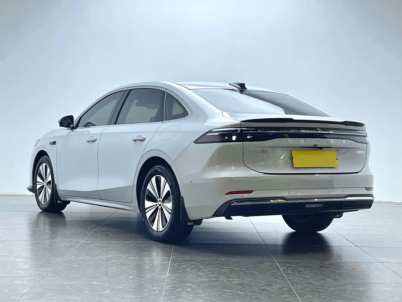 Geely Galaxy Galaxy A7 2025 EM-i 150km Explorer+ Edition фото 6