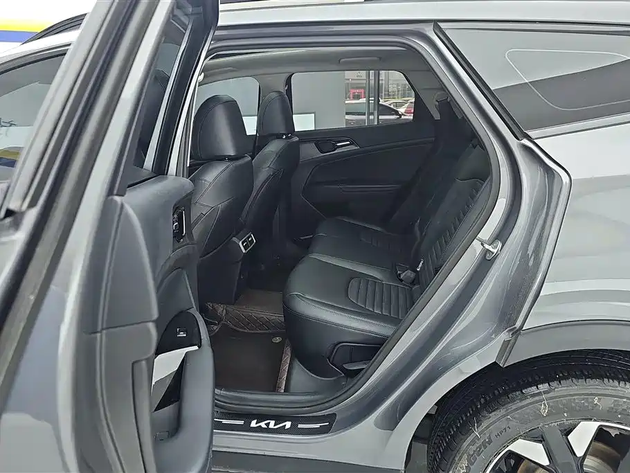 Kia Sportage 2023 2.0T 2WD Premium Edition фото 11