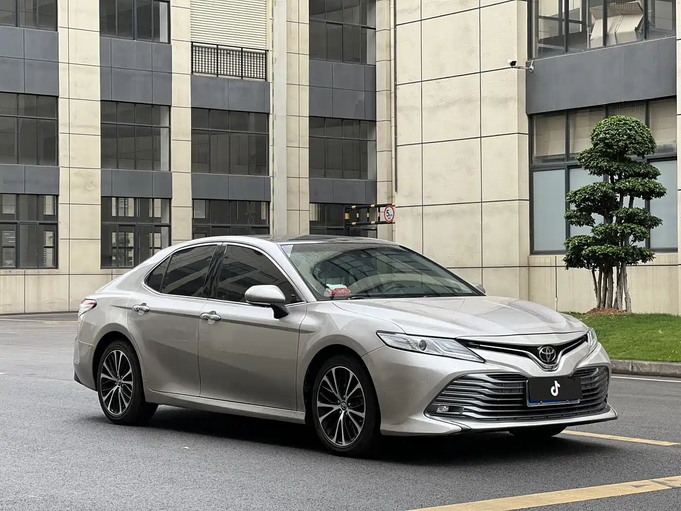 Toyota Camry 2018 2.5Q Flagship Edition фото 3