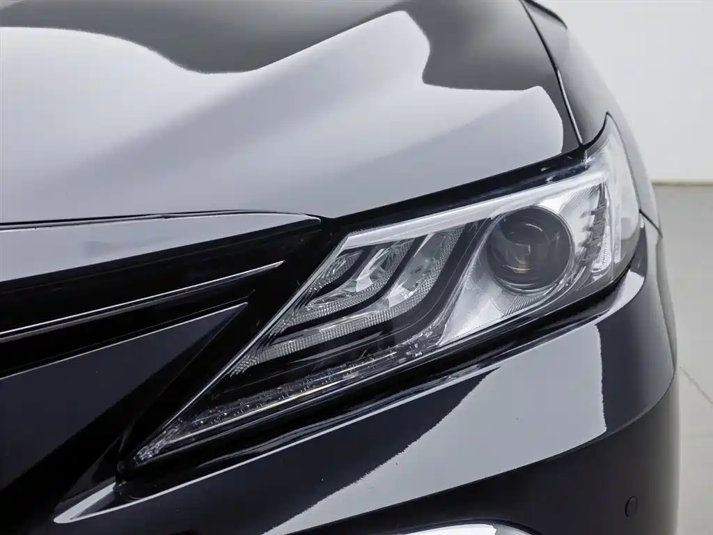 Toyota Camry 2023 Hybrid 2.5HG Luxury Edition фото 7