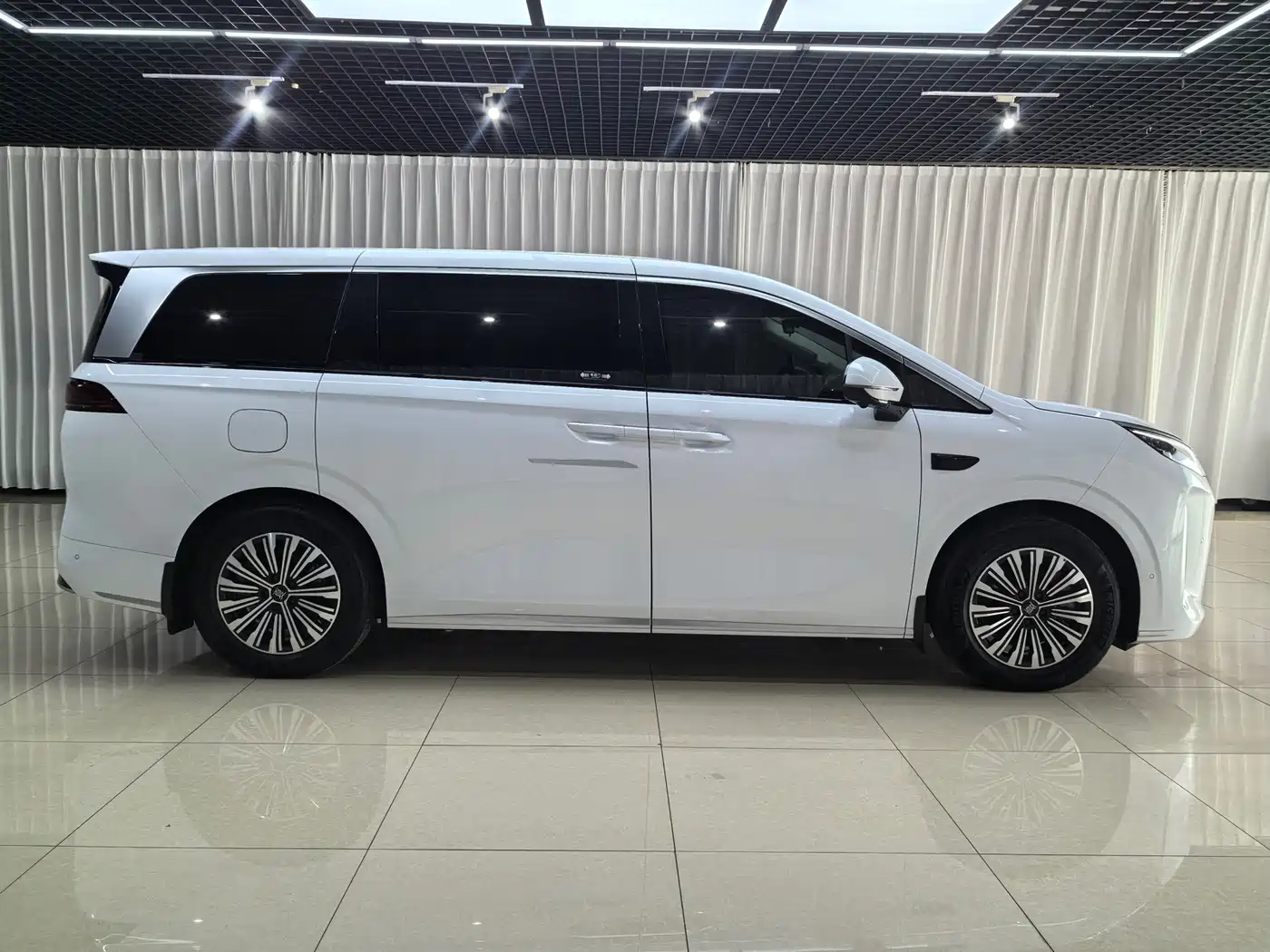 BYD Xia 2025 2025 DM-i 1.5T 180km Surpass Edition