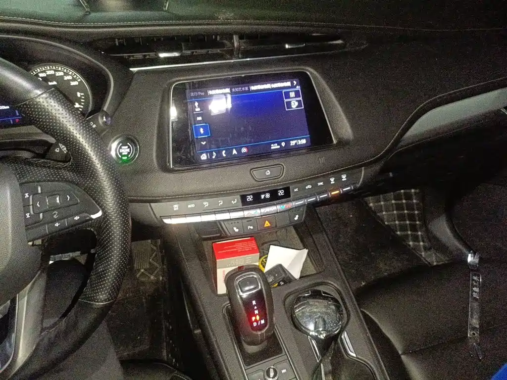 Photo 14 - Cadillac XT4
