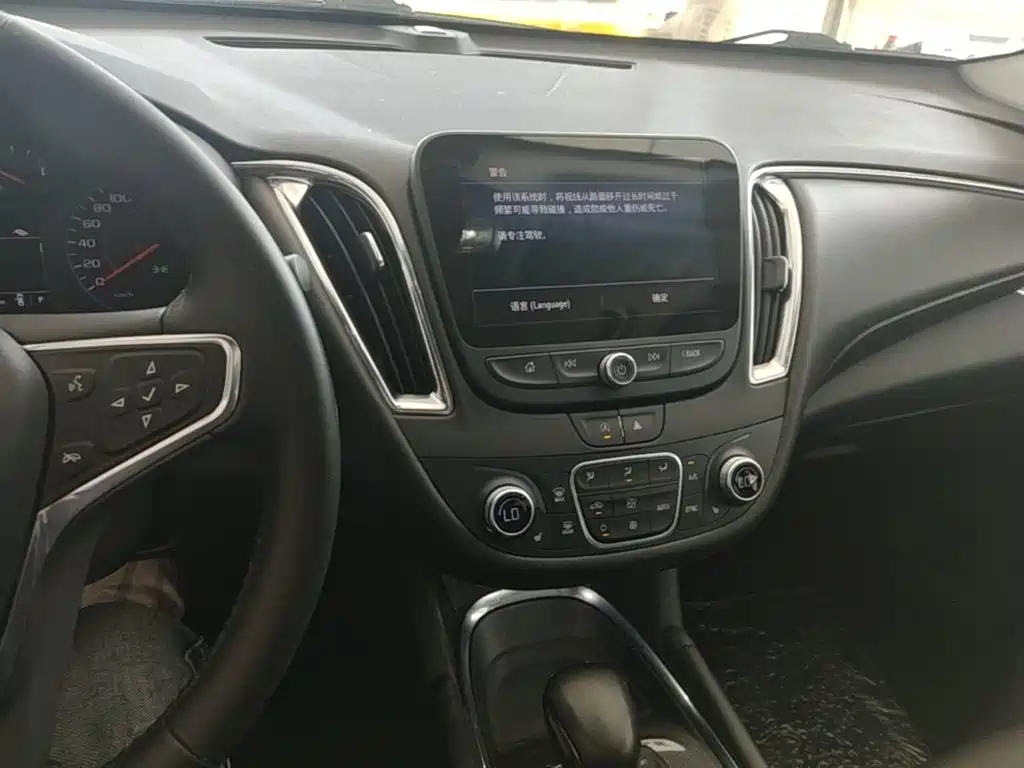 Photo 13 - Chevrolet Malibu XL