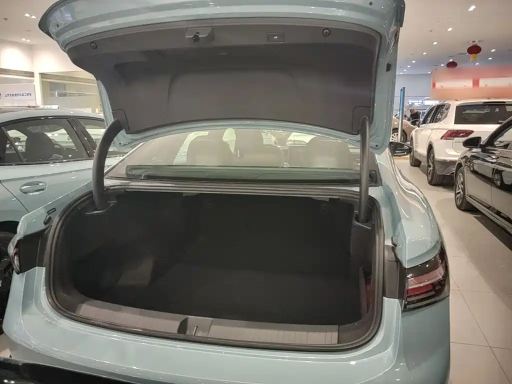 Фото 19 - Volkswagen Passat