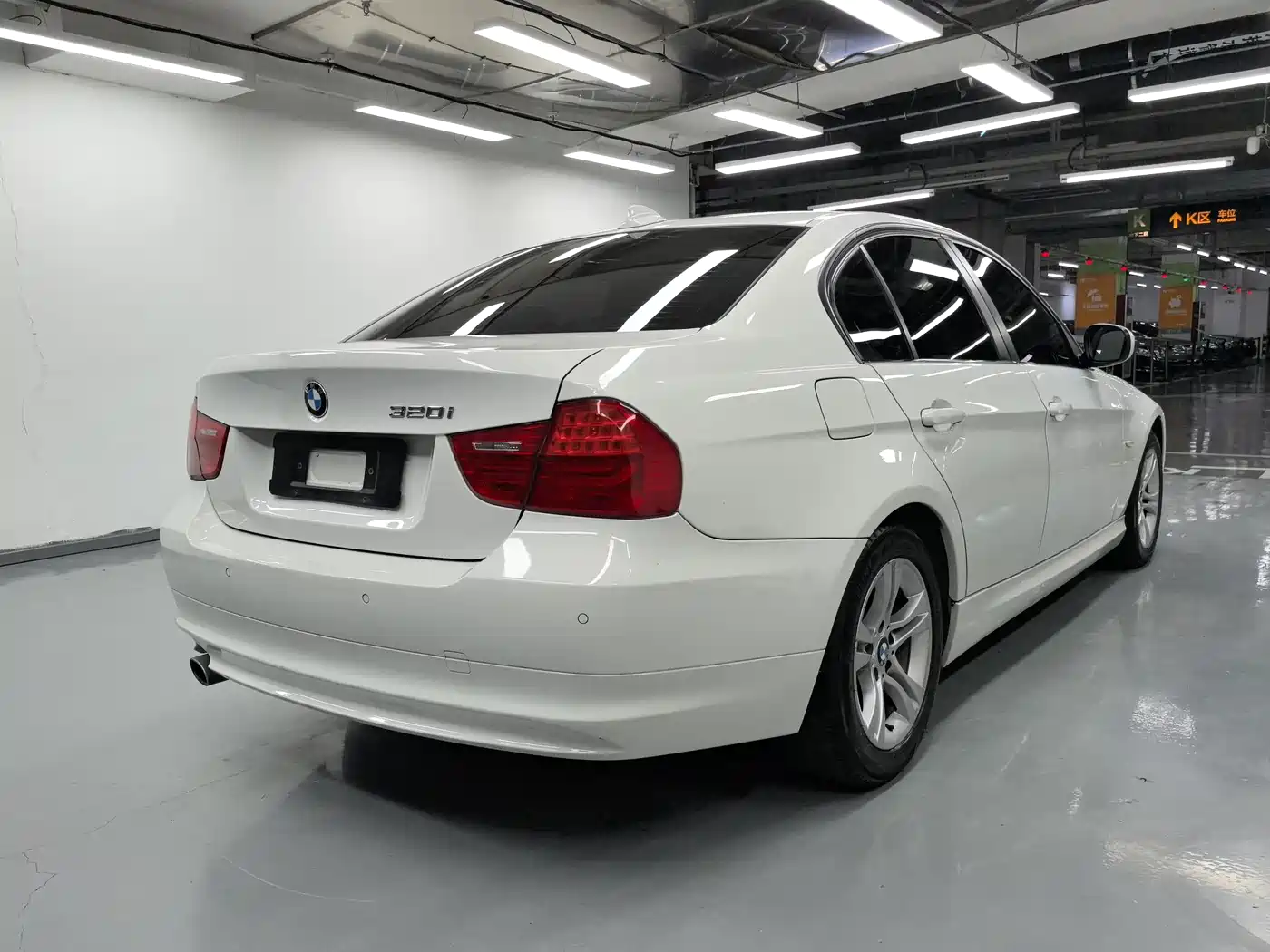 BMW 3 Series (Import) 2010 320i Luxury фото 15