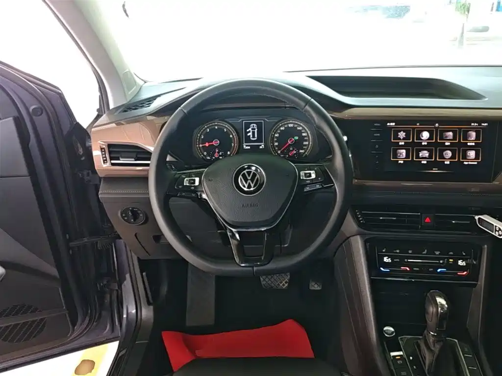 VOLKSWAGEN TUYUE