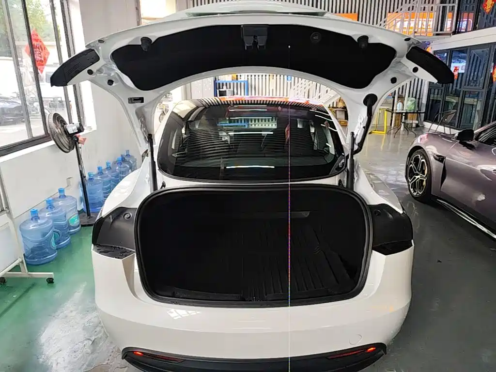 Фото 19 - Tesla Model 3