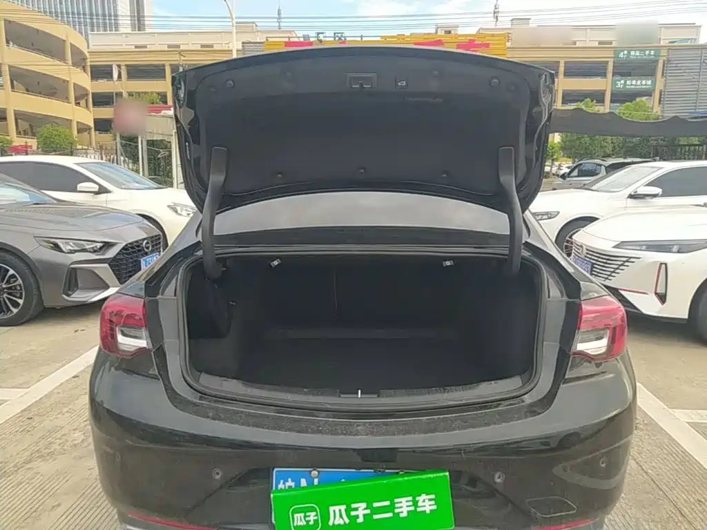 Photo 19 - Buick Regal