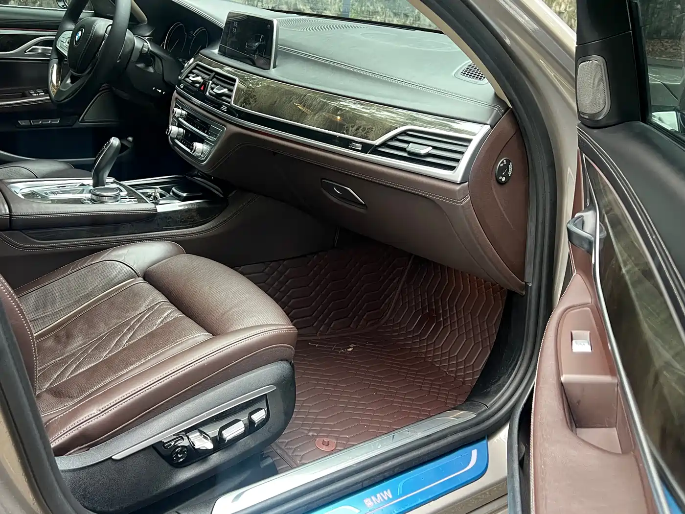 BMW 7 Series 2017 730Li Luxury Edition фото 12
