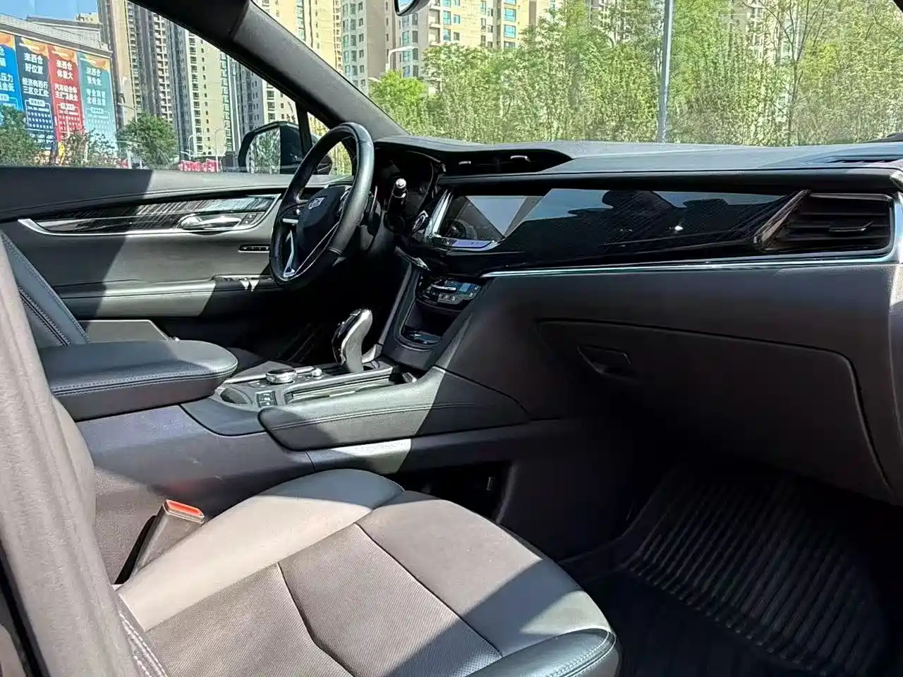 Cadillac XT6 2021 2.0T 7-seater 4WD Luxury фото 4