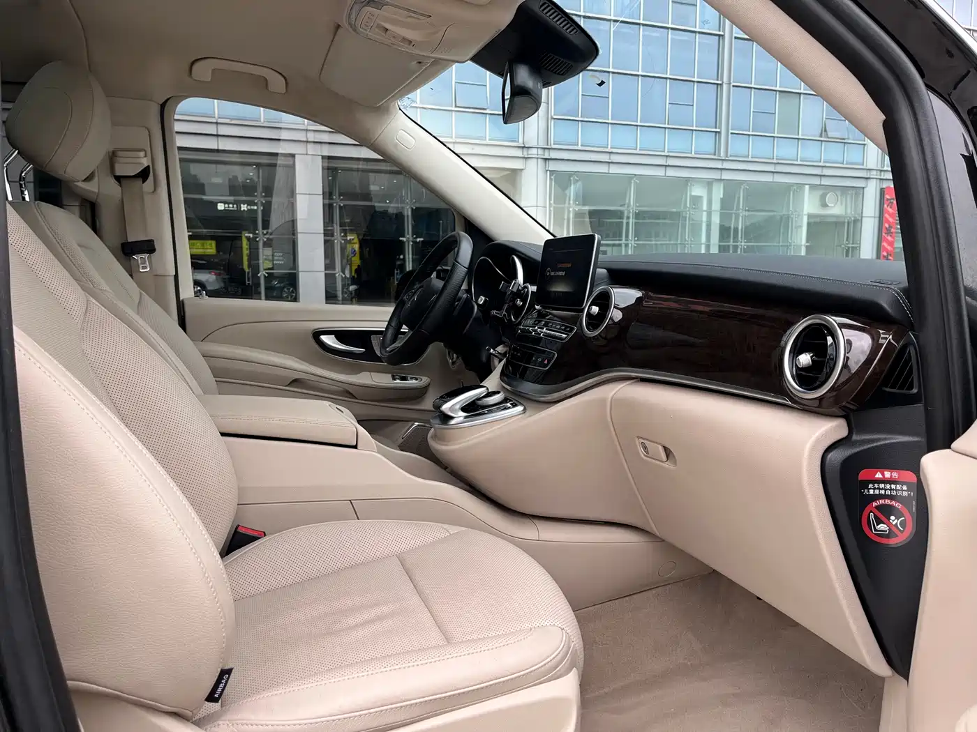 Mercedes-Benz V-Class 2017 Model V 260 L Premium Extended Edition фото 11