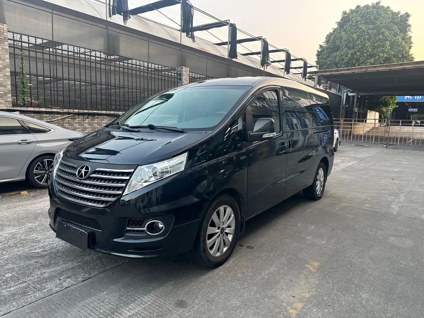 JAC Refine M5 2016 2014 Color Tour 2.0T Gasoline Automatic Business