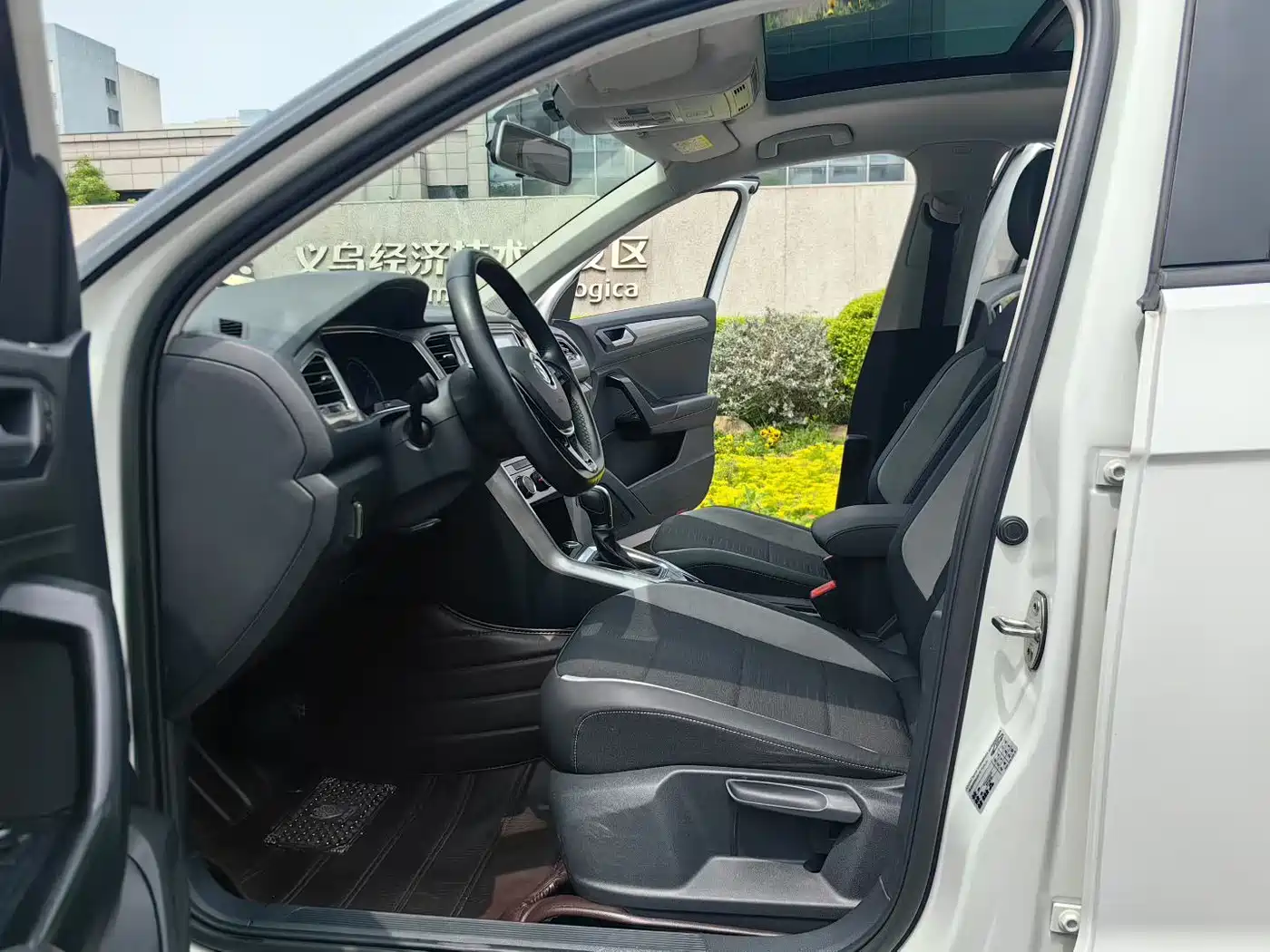 Volkswagen T-ROC 2018 230TSI DSG 2WD Progressive China V фото 4