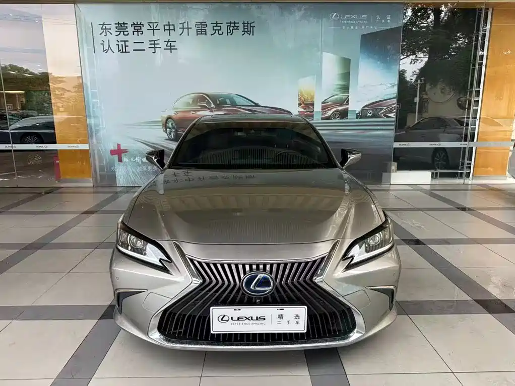 Фото 2 - Lexus ES