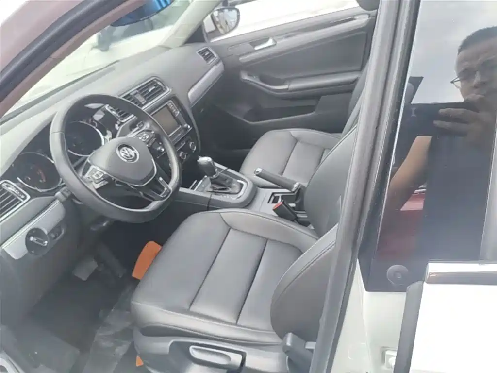 Volkswagen Sagitar 2018 280TSI DSG Spark Edition фото 15
