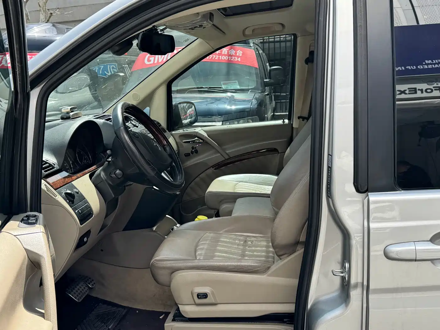 Mercedes-Benz Viano 2013 Model 3.0L Navigation Edition фото 5