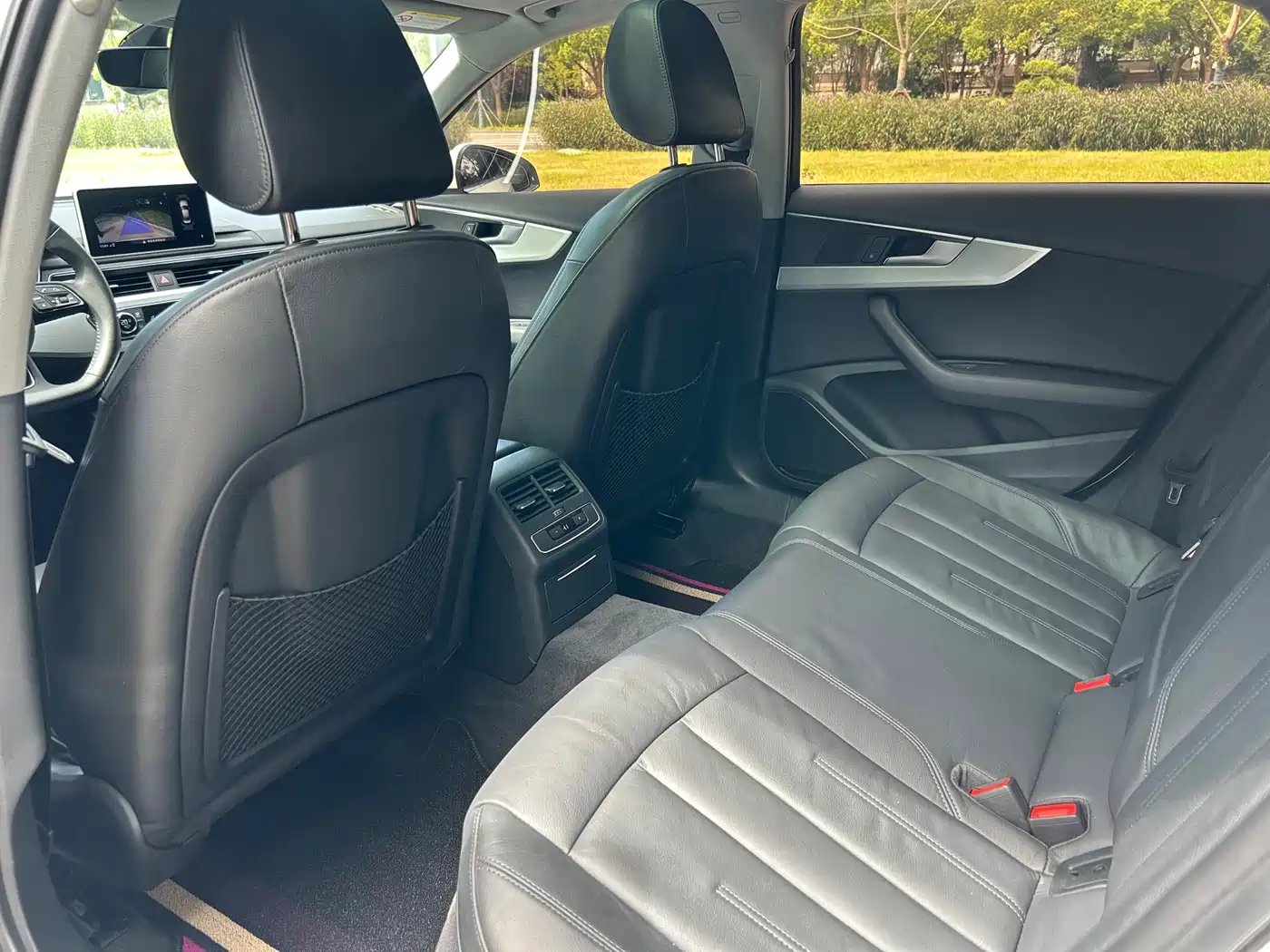 Фото 12 - Audi A4L