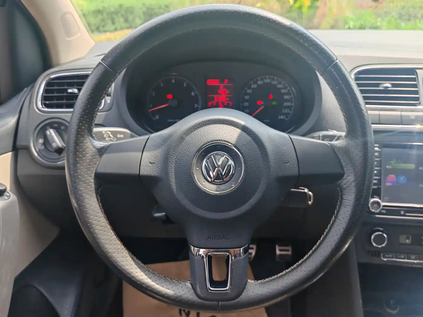 Volkswagen Polo 2012 1.6L Cross Polo AT фото 13