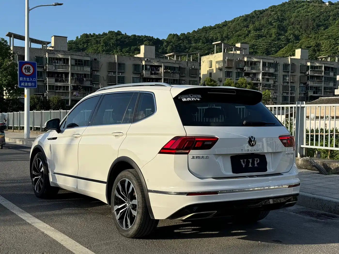 Volkswagen Tiguan L 2021 330TSI Automatic 2WD R-Line Premium фото 4