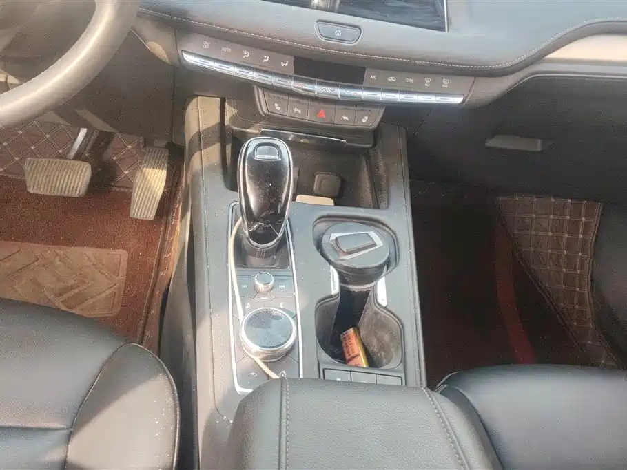 Cadillac XT4 2022 28T FWD Luxury фото 16
