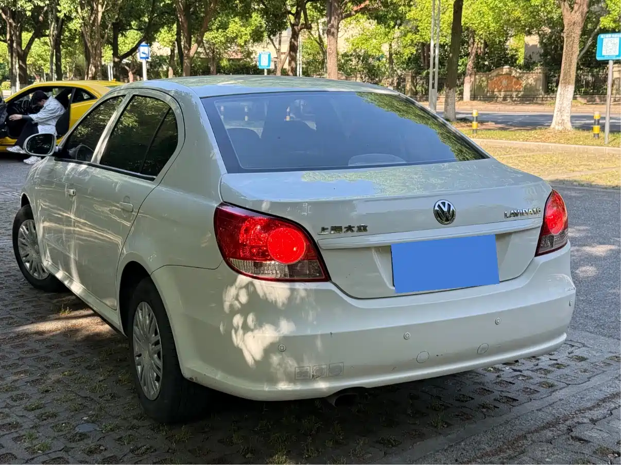 Volkswagen Lavida 2008 1.6L Automatic Elegance фото 3