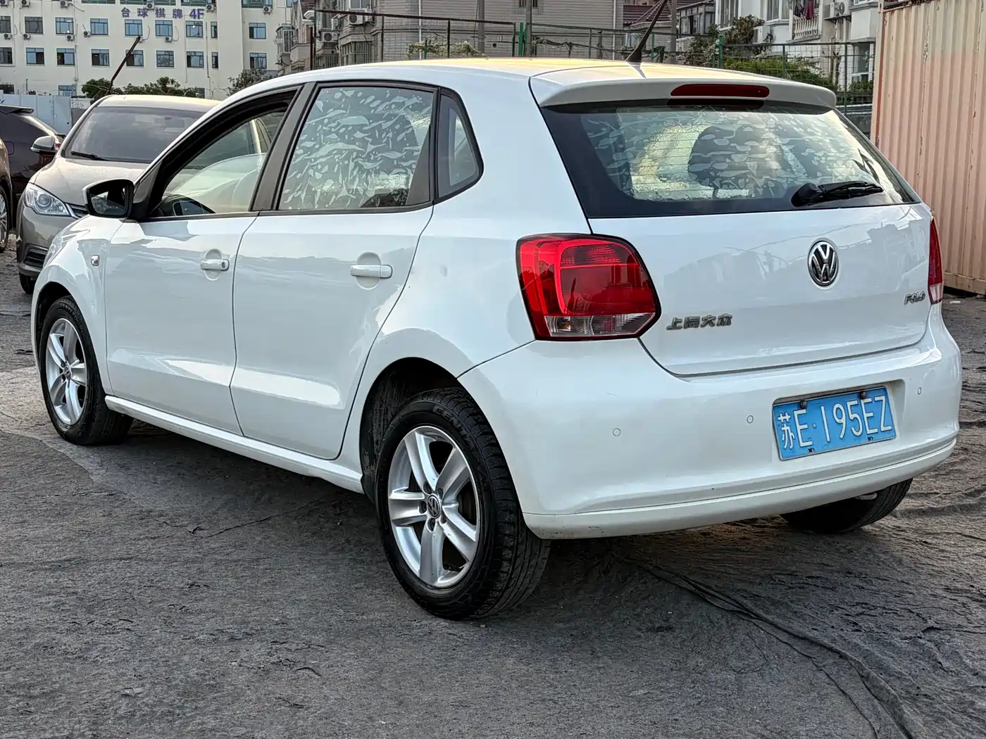 Volkswagen Polo 2011 1.4L Automatic Style Edition фото 6