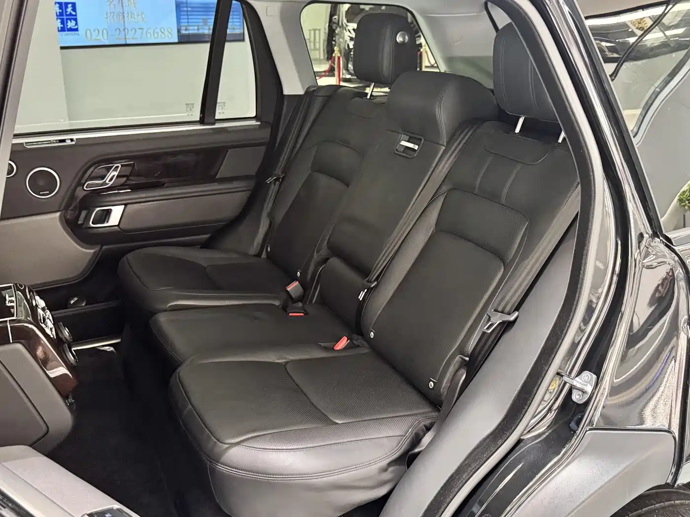 Land Rover Range Rover 2021 3.0 L6 Heritage Extended Classic Edition фото 10