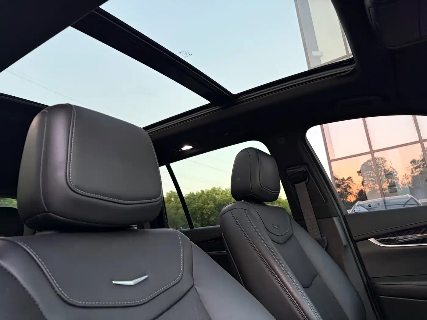 Cadillac XT6 2022 2.0T 6-Seater 4WD Luxury Edition фото 16